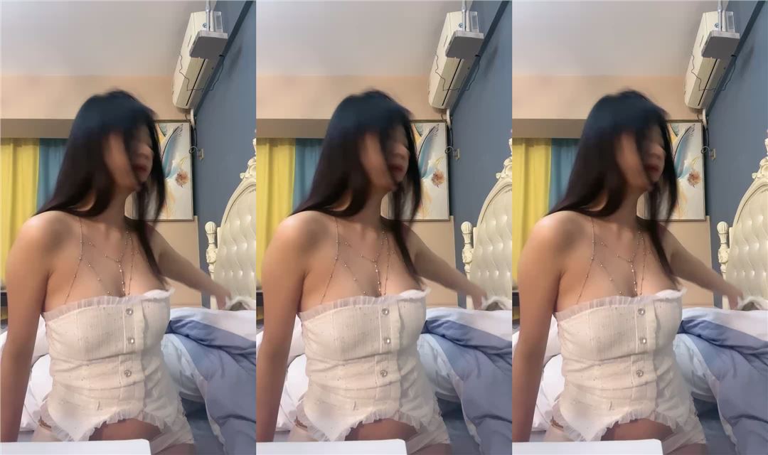 大奶颜值美女又来了！脱下衣服一对豪乳！美臀大长腿翘起，震动棒洞口磨蹭，抽插爽翻呻吟，手法熟练舒服了