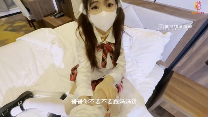 兄妹乱伦之妹妹看AV自慰被发现